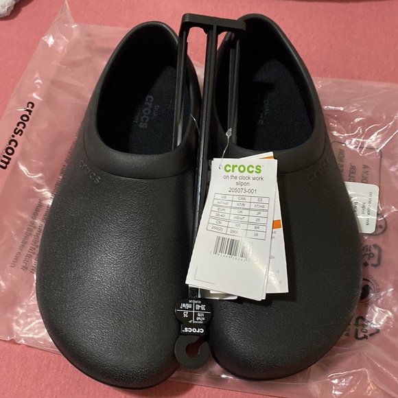 Women's 9/Men's 7 sized Kitchen Crocs - never worn - Picture 2 of 4